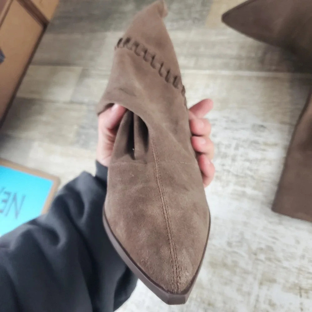 Vince Camuto Lorrys Womens Booties Sz 10 M‎ Taupe Suede Pointed Toe Ankle Boots